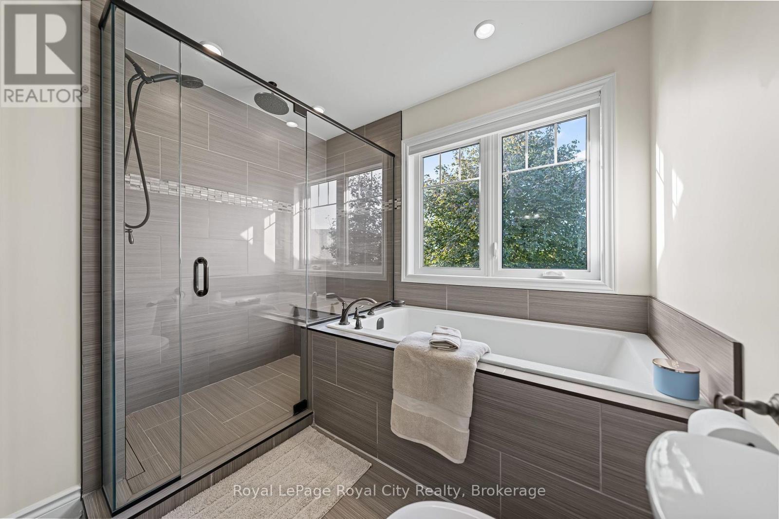 5 pc Ensuite Bathroom - 103 Marshall Heights Road, West Grey, ON - Indoor Photo Showing Bathroom