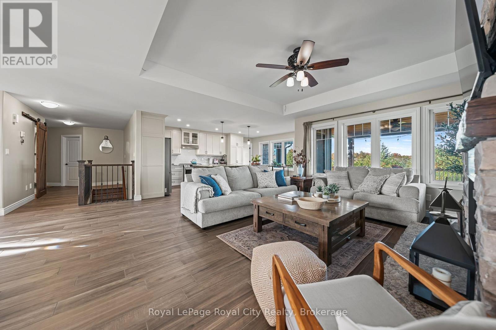103 Marshall Heights Road, West Grey, ON - Indoor Photo Showing Living Room