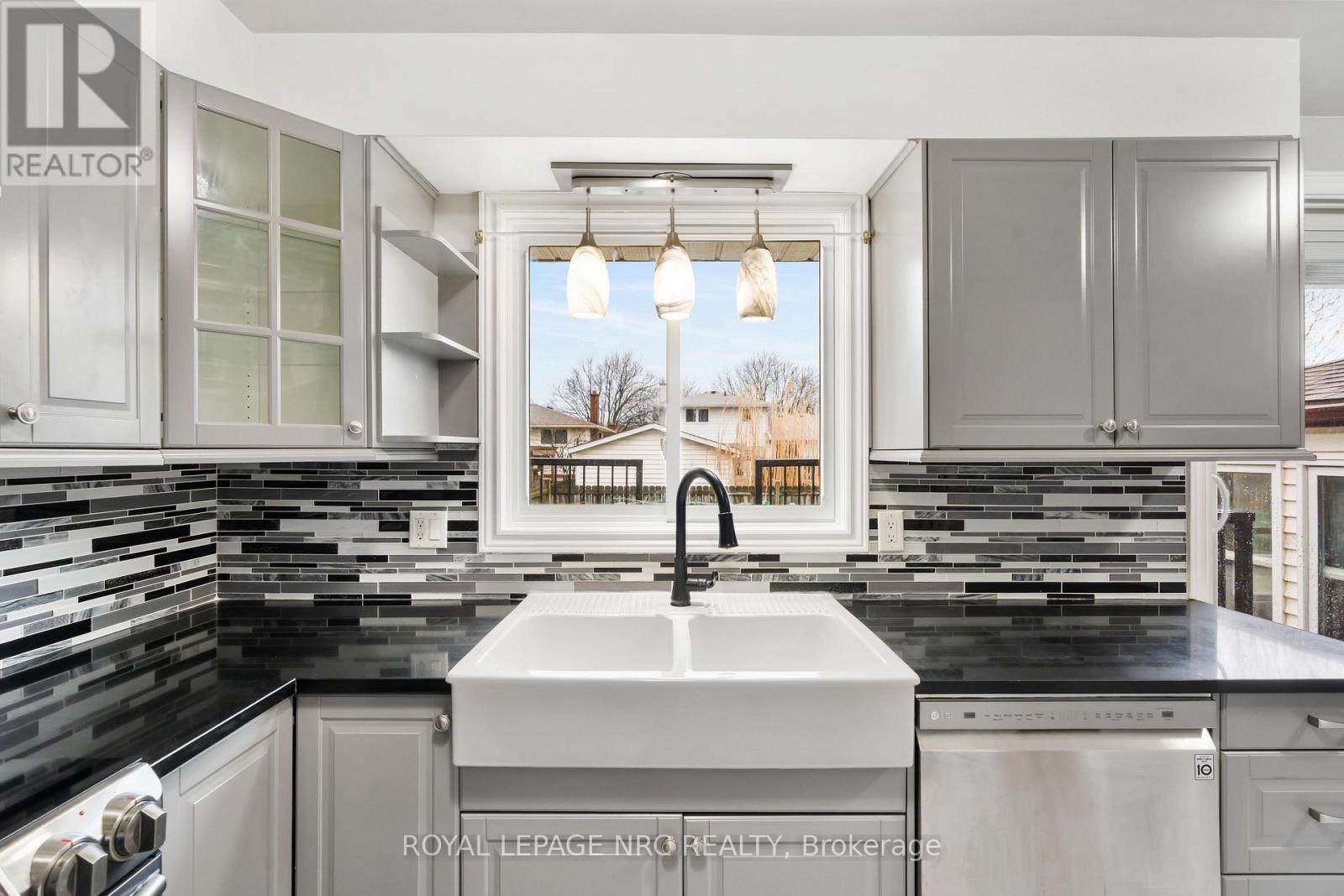 Overmount kitchen sink - 64 Adel Drive, St. Catharines (Carlton/Bunting), ON - Indoor Photo Showing Kitchen With Double Sink