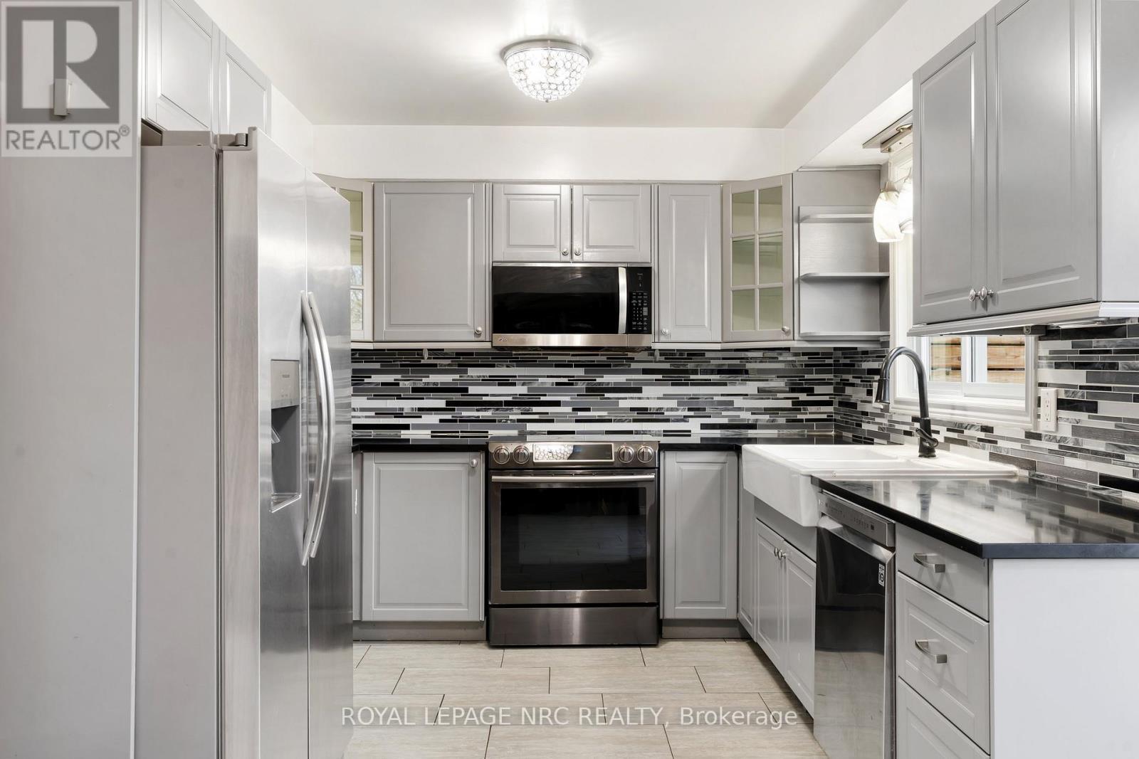 Beautiful stainless appliances - 64 Adel Drive, St. Catharines (Carlton/Bunting), ON - Indoor Photo Showing Kitchen With Upgraded Kitchen