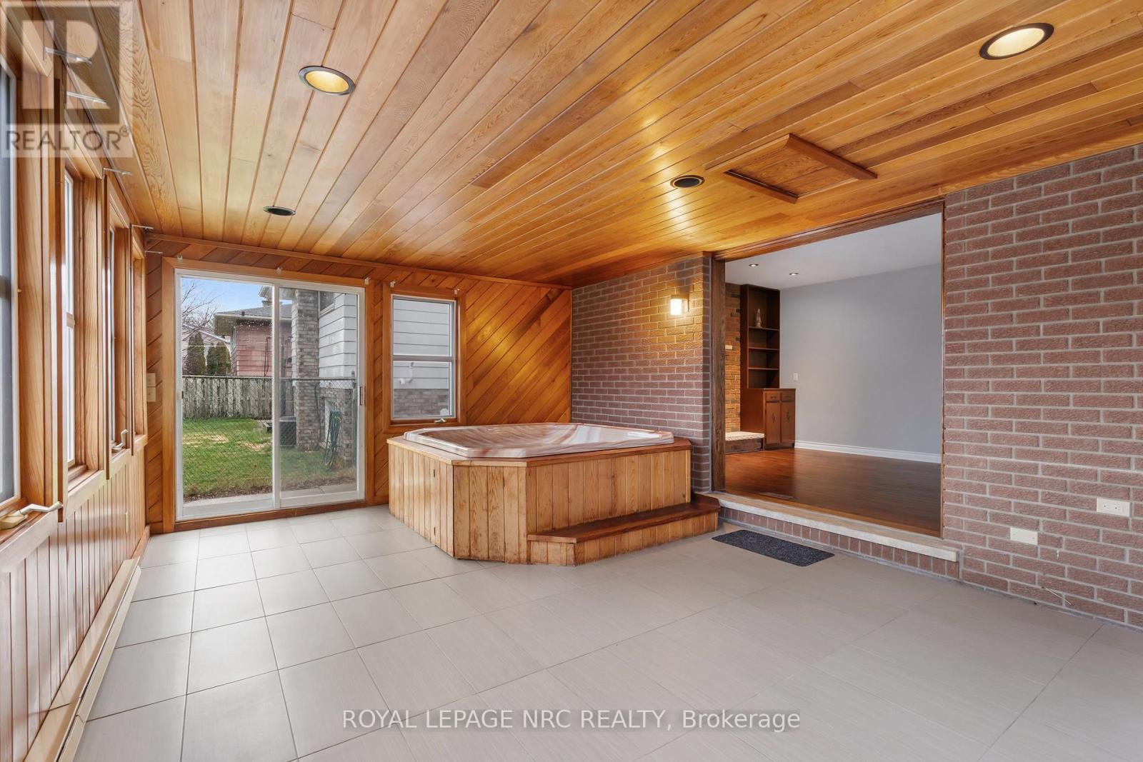 Built-in hot tub - 64 Adel Drive, St. Catharines (Carlton/Bunting), ON - Photo Showing Other Room