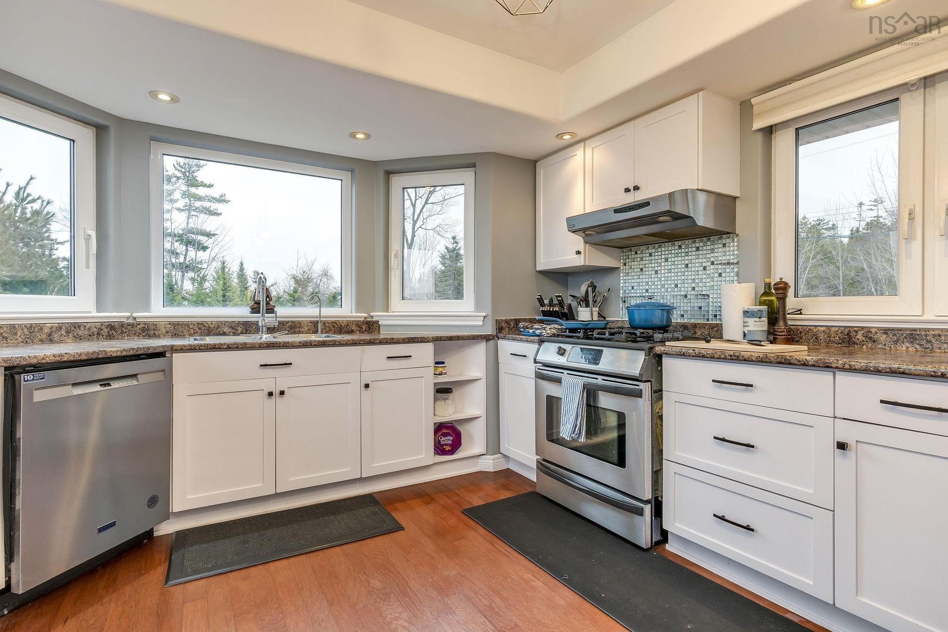 31 Limestone Avenue, Fall River, NS