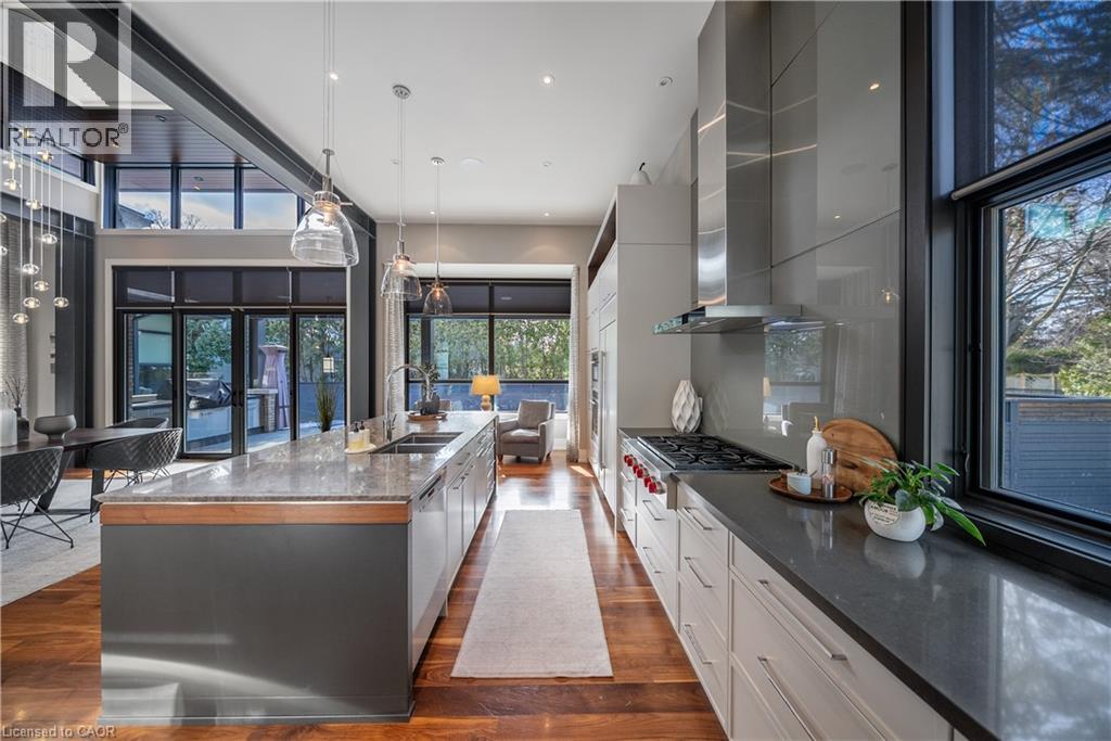 238 Hart Avenue, Burlington, ON - Indoor Photo Showing Kitchen With Upgraded Kitchen