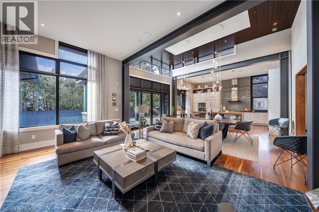 238 Hart Avenue, Burlington, ON - Indoor Photo Showing Living Room