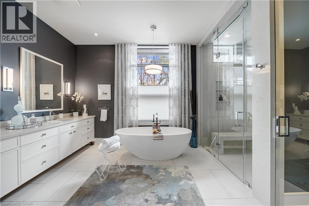 238 Hart Avenue, Burlington, ON - Indoor Photo Showing Bathroom