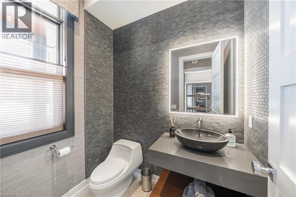 238 Hart Avenue, Burlington, ON - Indoor Photo Showing Bathroom