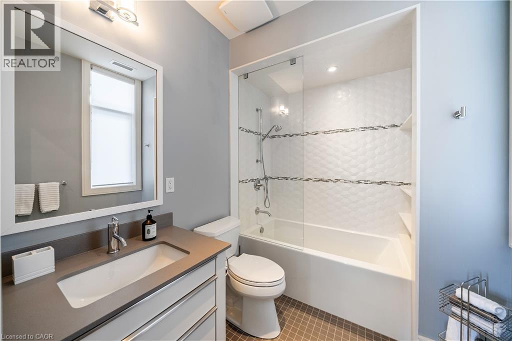 238 Hart Avenue, Burlington, ON - Indoor Photo Showing Bathroom