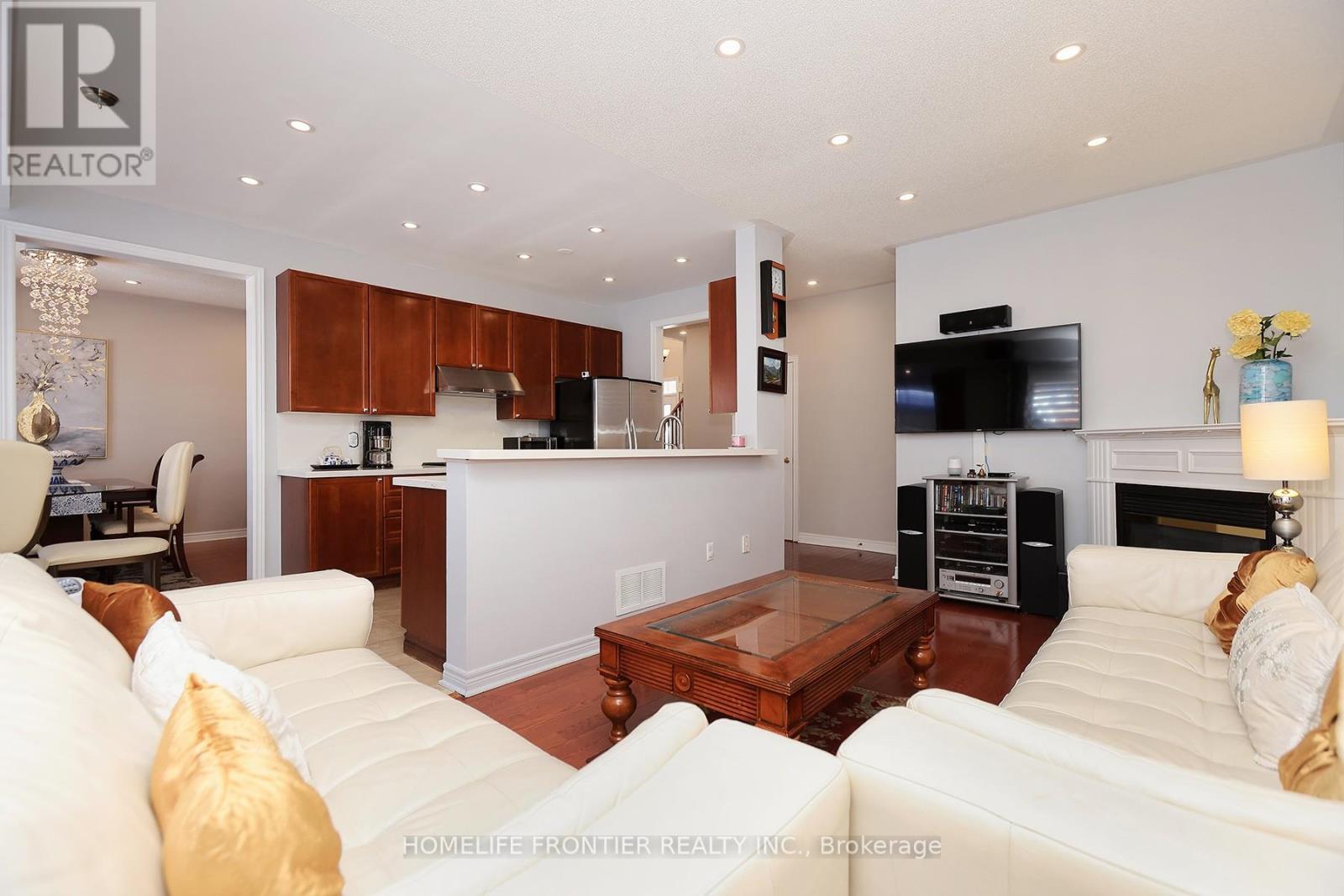 3213 Escada Drive, Mississauga, ON - Indoor Photo Showing Living Room