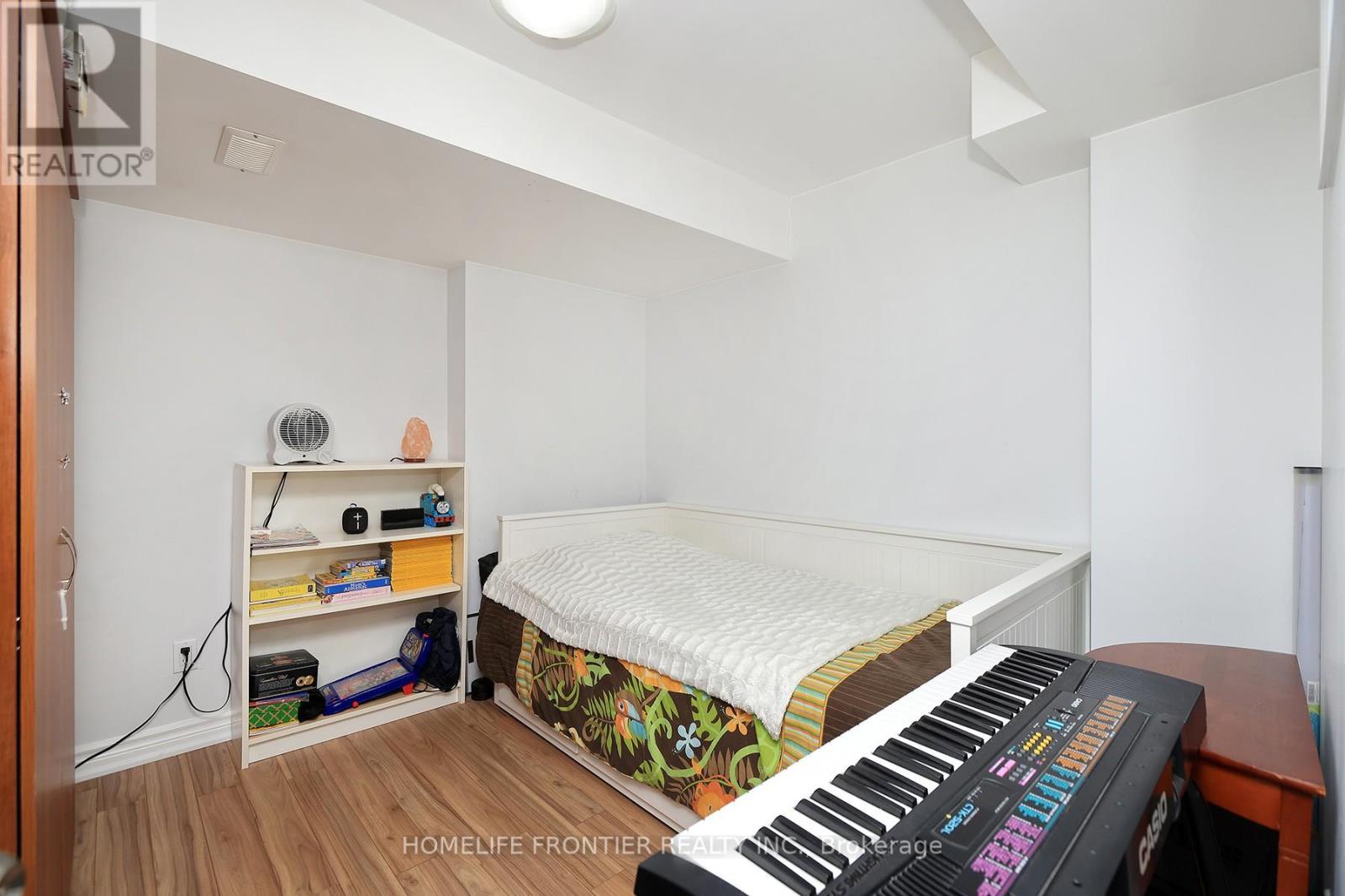 3213 Escada Drive, Mississauga, ON - Indoor Photo Showing Bedroom