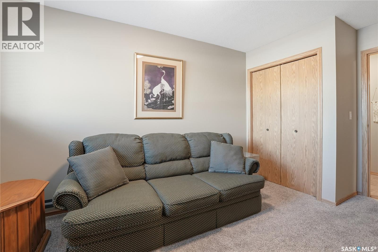 111 103 Keevil Crescent, Saskatoon, SK - Indoor Photo Showing Living Room