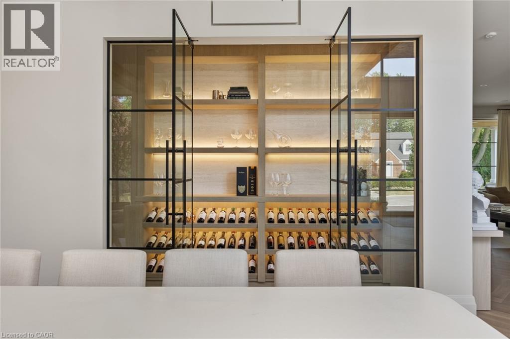 304 Pomona Avenue, Burlington, ON - Indoor Photo Showing Dining Room