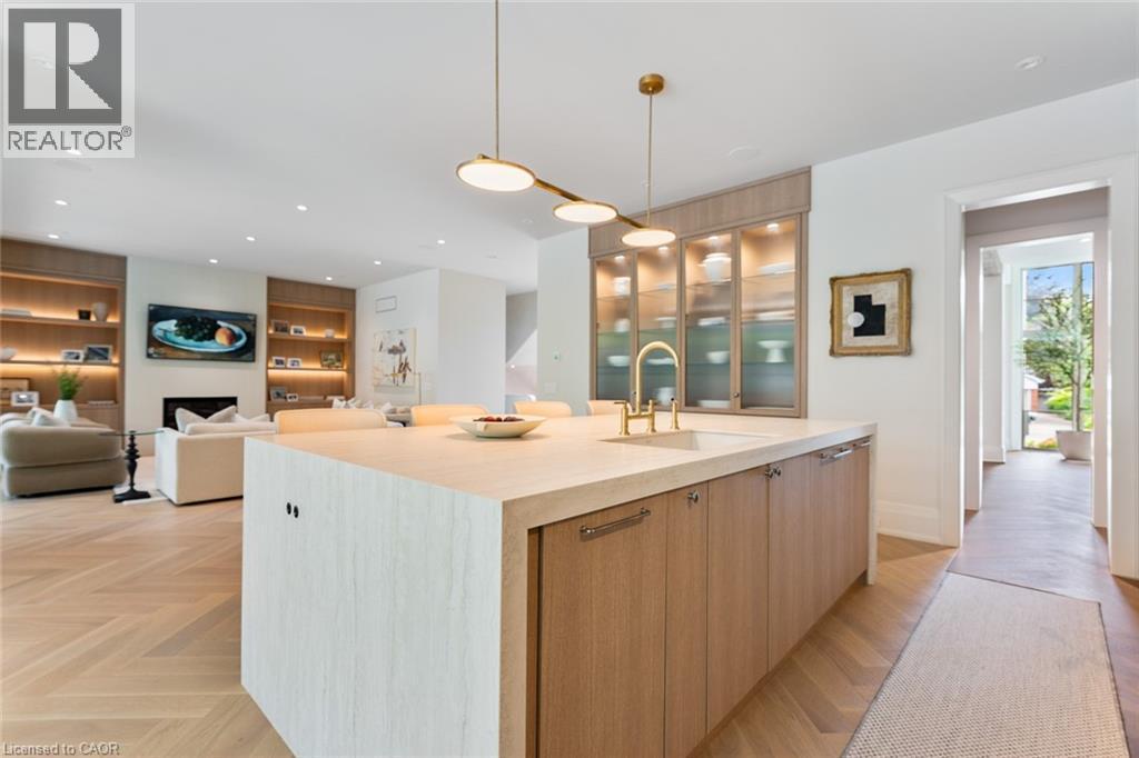 304 Pomona Avenue, Burlington, ON - Indoor Photo Showing Kitchen