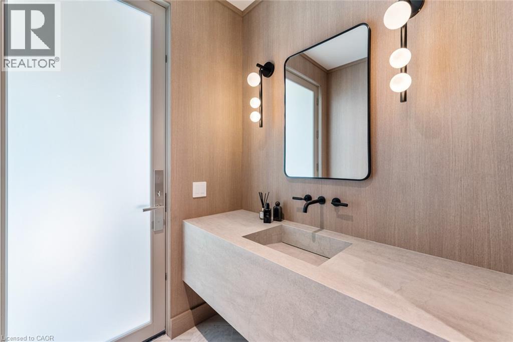 304 Pomona Avenue, Burlington, ON - Indoor Photo Showing Bathroom