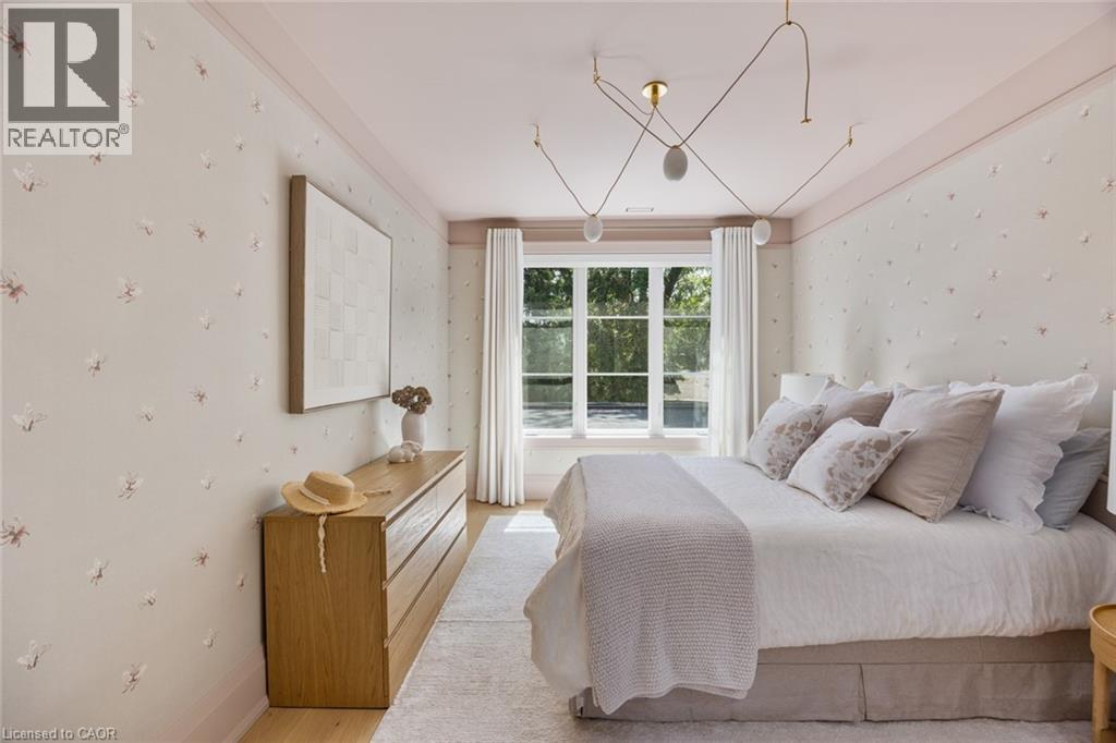 304 Pomona Avenue, Burlington, ON - Indoor Photo Showing Bedroom