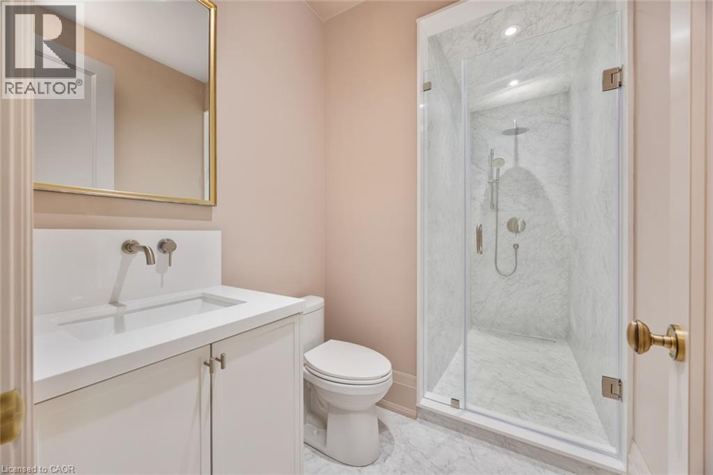 304 Pomona Avenue, Burlington, ON - Indoor Photo Showing Bathroom