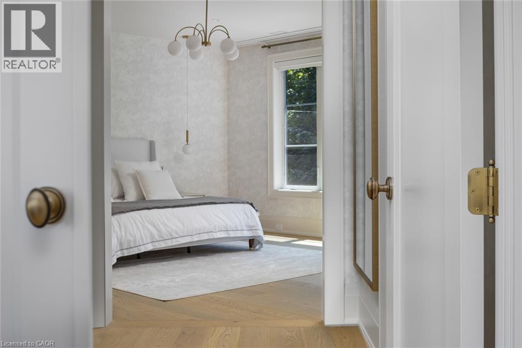 304 Pomona Avenue, Burlington, ON - Indoor Photo Showing Bedroom