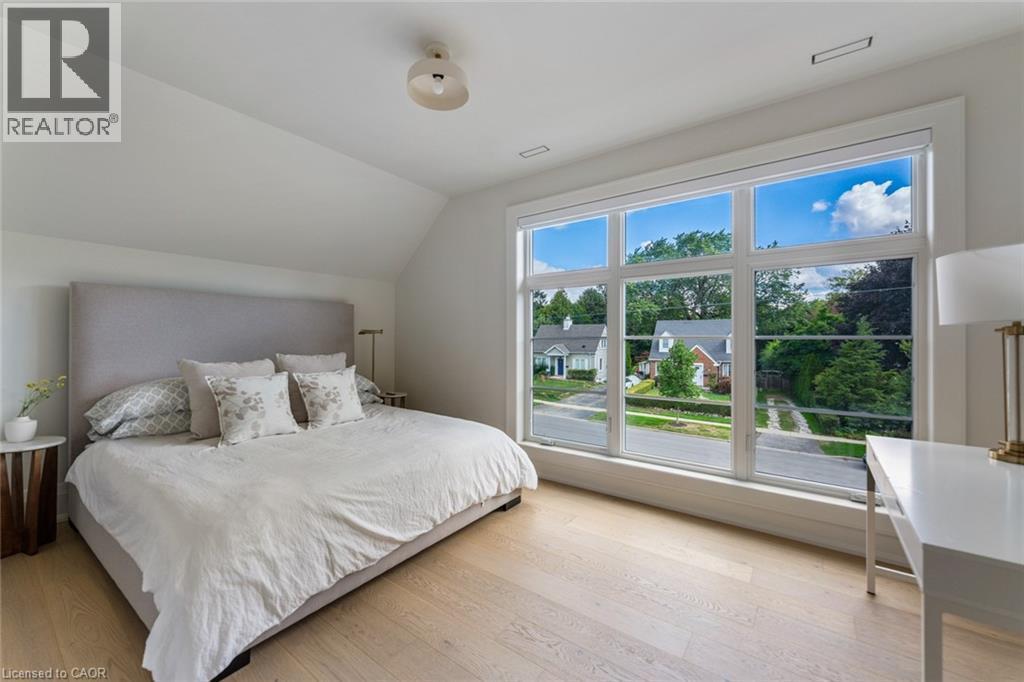 304 Pomona Avenue, Burlington, ON - Indoor Photo Showing Bedroom