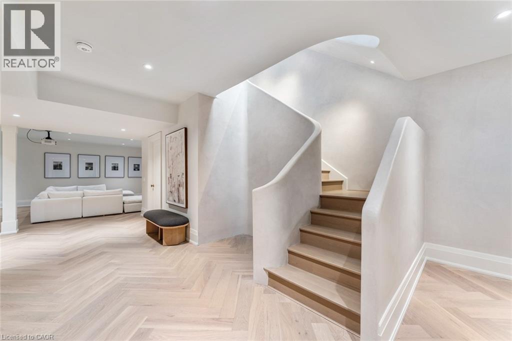 304 Pomona Avenue, Burlington, ON - Indoor Photo Showing Other Room