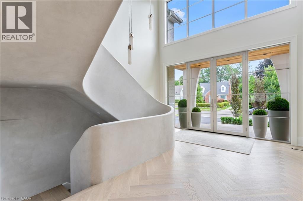 304 Pomona Avenue, Burlington, ON - Indoor Photo Showing Other Room