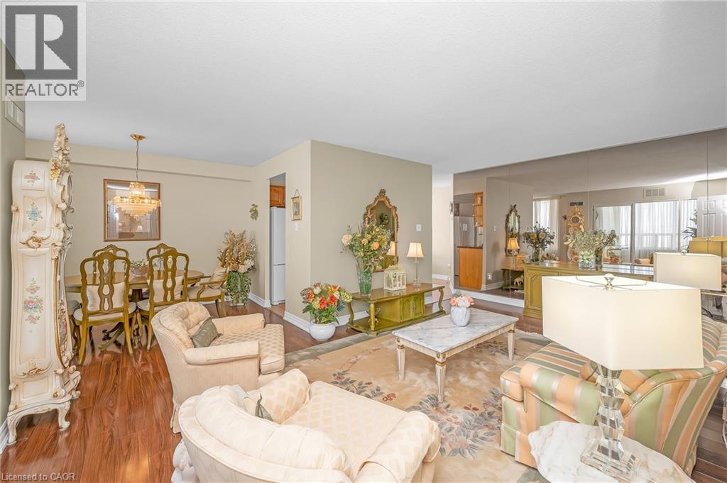 20 Cherrytree Drive Unit# 809, Brampton, ON - Indoor Photo Showing Living Room