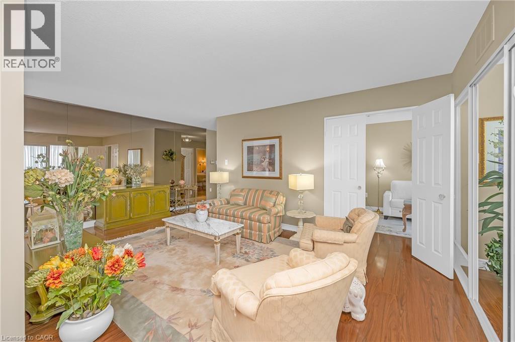 20 Cherrytree Drive Unit# 809, Brampton, ON - Indoor Photo Showing Living Room