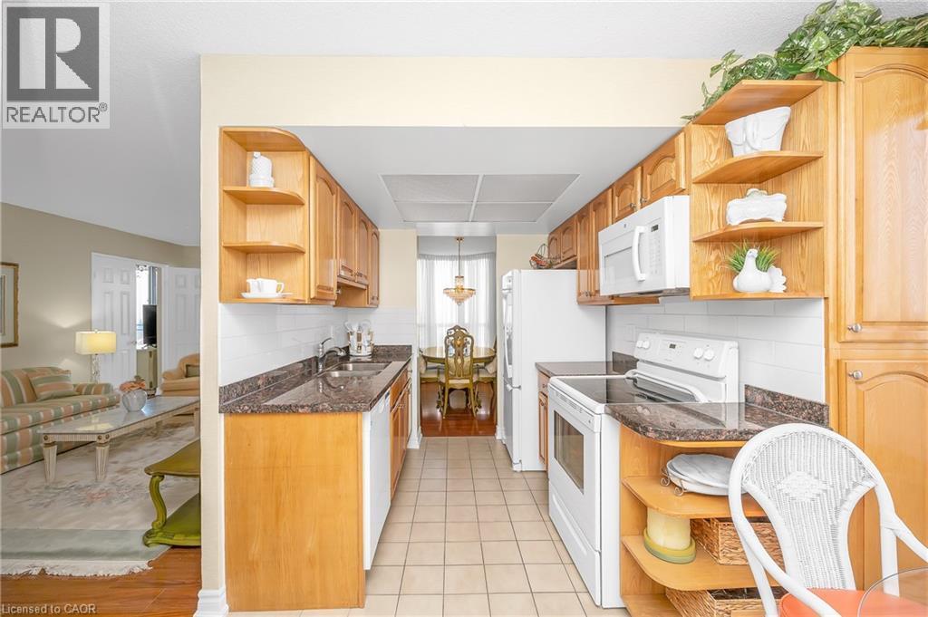 20 Cherrytree Drive Unit# 809, Brampton, ON - Indoor Photo Showing Kitchen