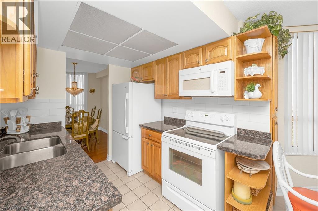 20 Cherrytree Drive Unit# 809, Brampton, ON - Indoor Photo Showing Kitchen With Double Sink
