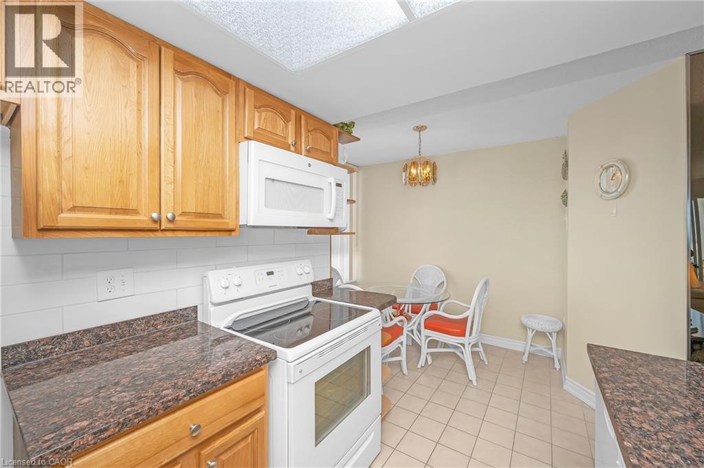 20 Cherrytree Drive Unit# 809, Brampton, ON - Indoor Photo Showing Kitchen