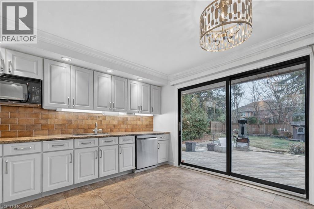 195 Wilton Street, Burlington, ON - Indoor Photo Showing Kitchen