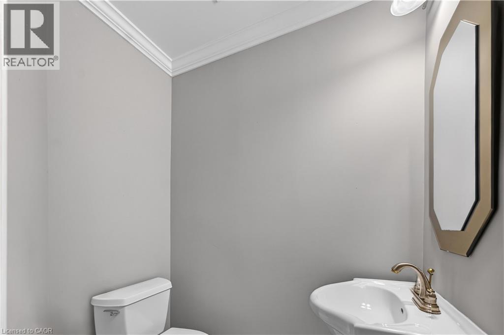 195 Wilton Street, Burlington, ON - Indoor Photo Showing Bathroom