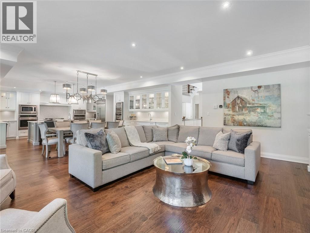 3087 Lakeshore Road, Burlington, ON - Indoor Photo Showing Living Room