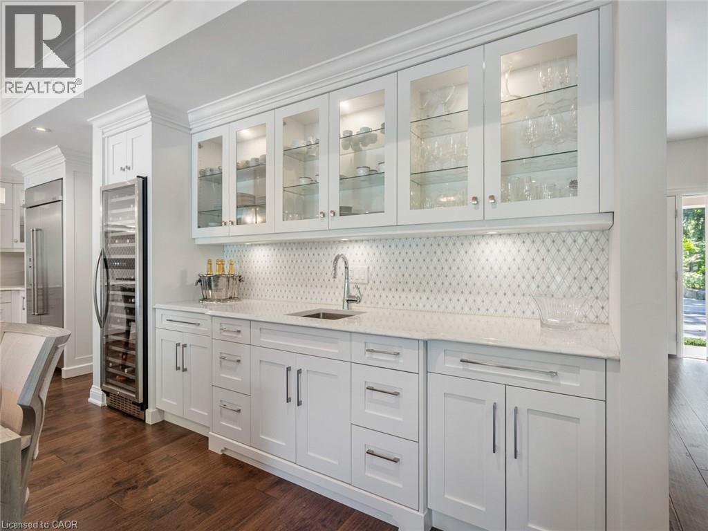 3087 Lakeshore Road, Burlington, ON - Indoor Photo Showing Kitchen With Upgraded Kitchen