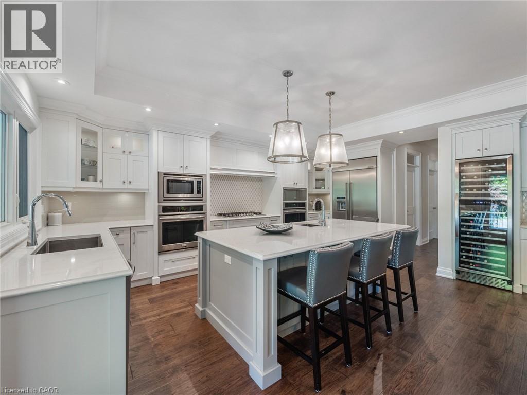 3087 Lakeshore Road, Burlington, ON - Indoor Photo Showing Kitchen With Stainless Steel Kitchen With Upgraded Kitchen