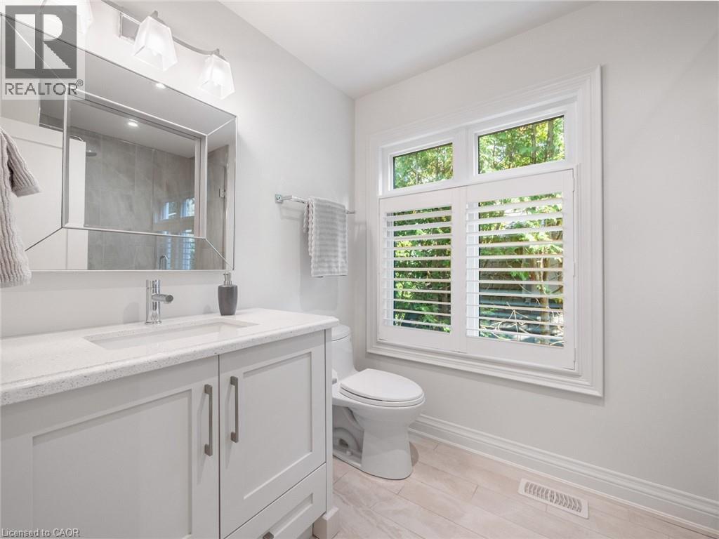 3087 Lakeshore Road, Burlington, ON - Indoor Photo Showing Bathroom