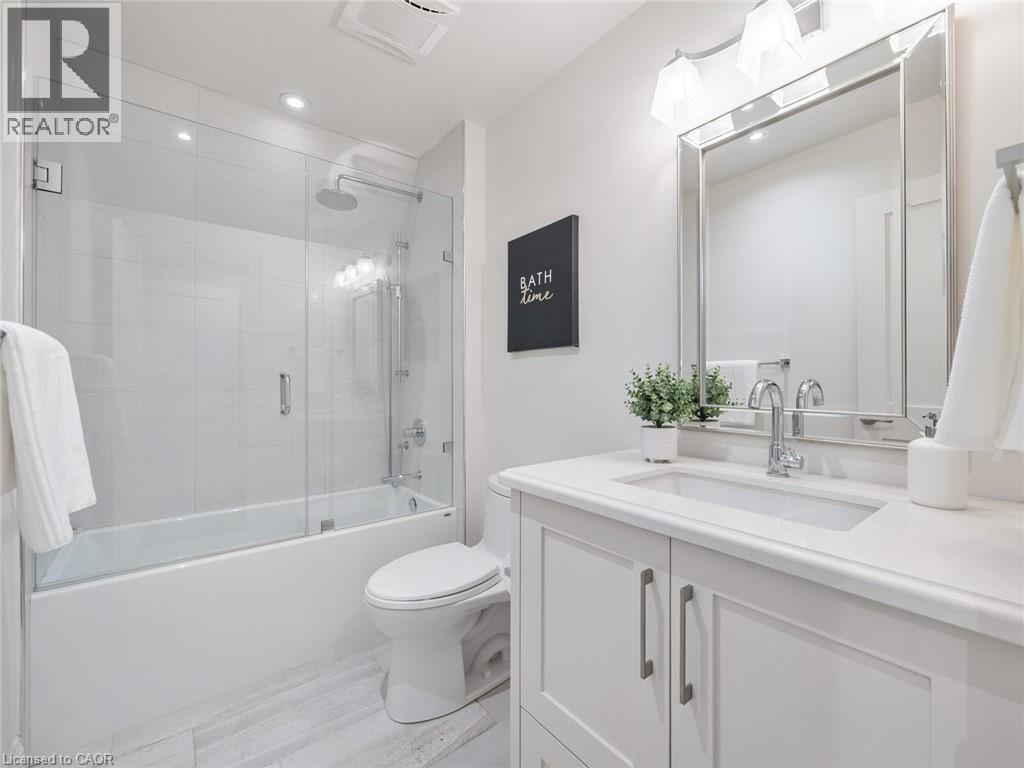 3087 Lakeshore Road, Burlington, ON - Indoor Photo Showing Bathroom