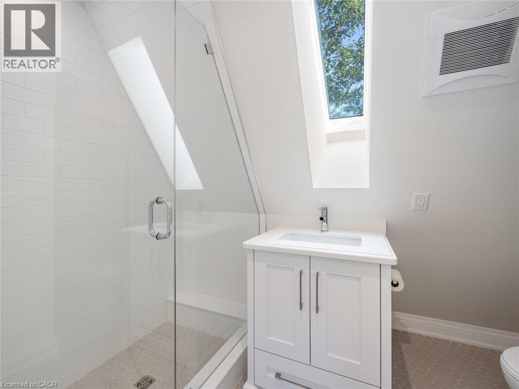 3087 Lakeshore Road, Burlington, ON - Indoor Photo Showing Bathroom
