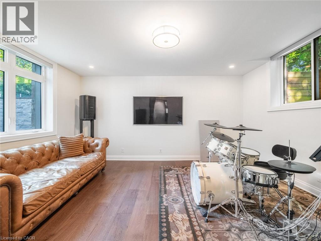 3087 Lakeshore Road, Burlington, ON - Indoor Photo Showing Living Room
