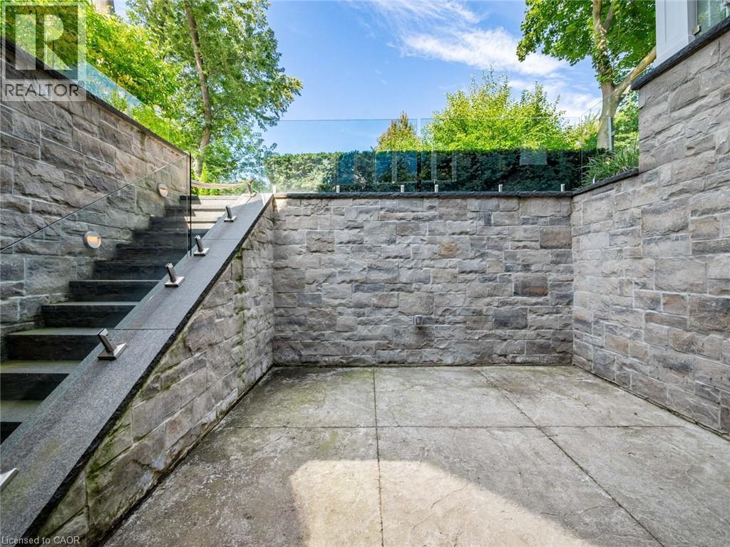 3087 Lakeshore Road, Burlington, ON - Outdoor