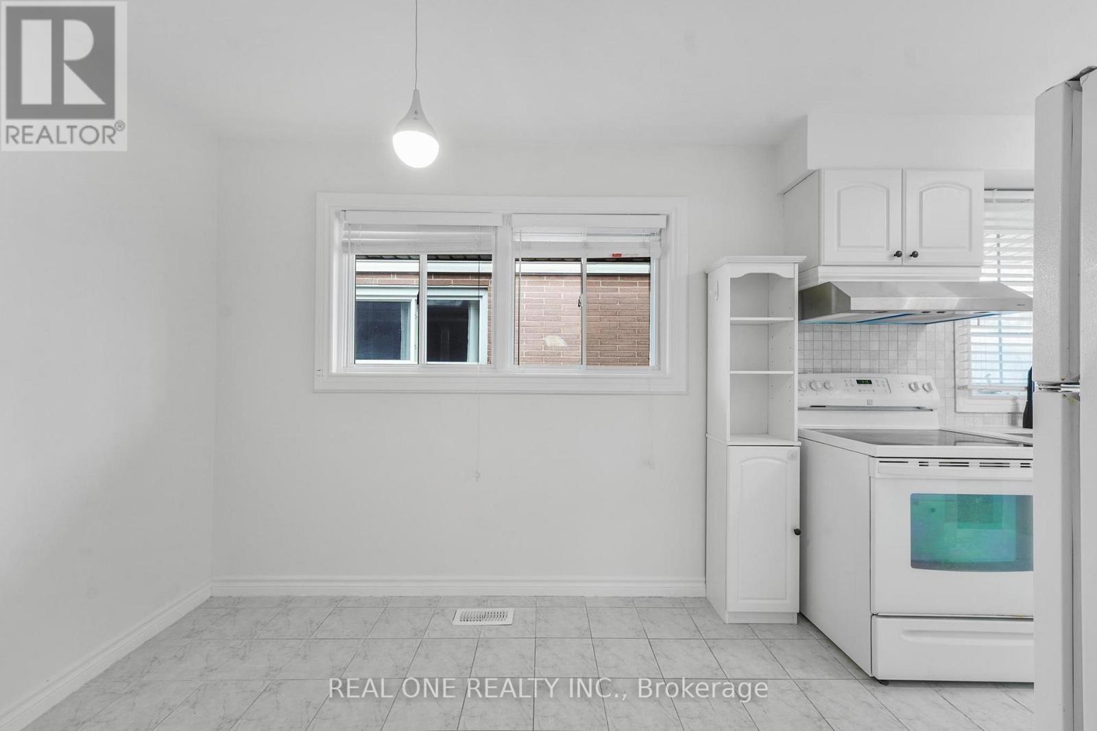 22 Halam Avenue, Hamilton, ON - Indoor