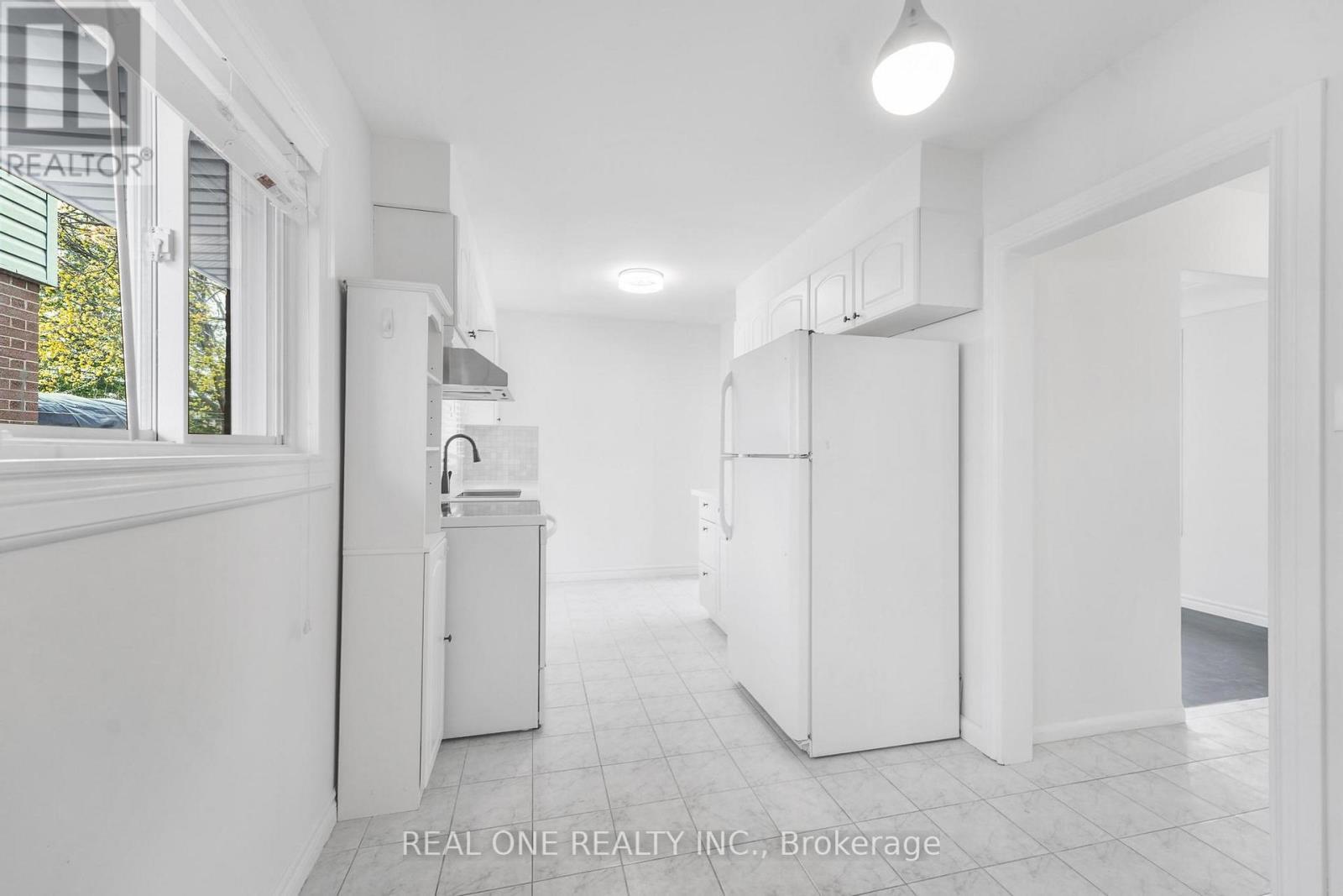 22 Halam Avenue, Hamilton, ON - Indoor