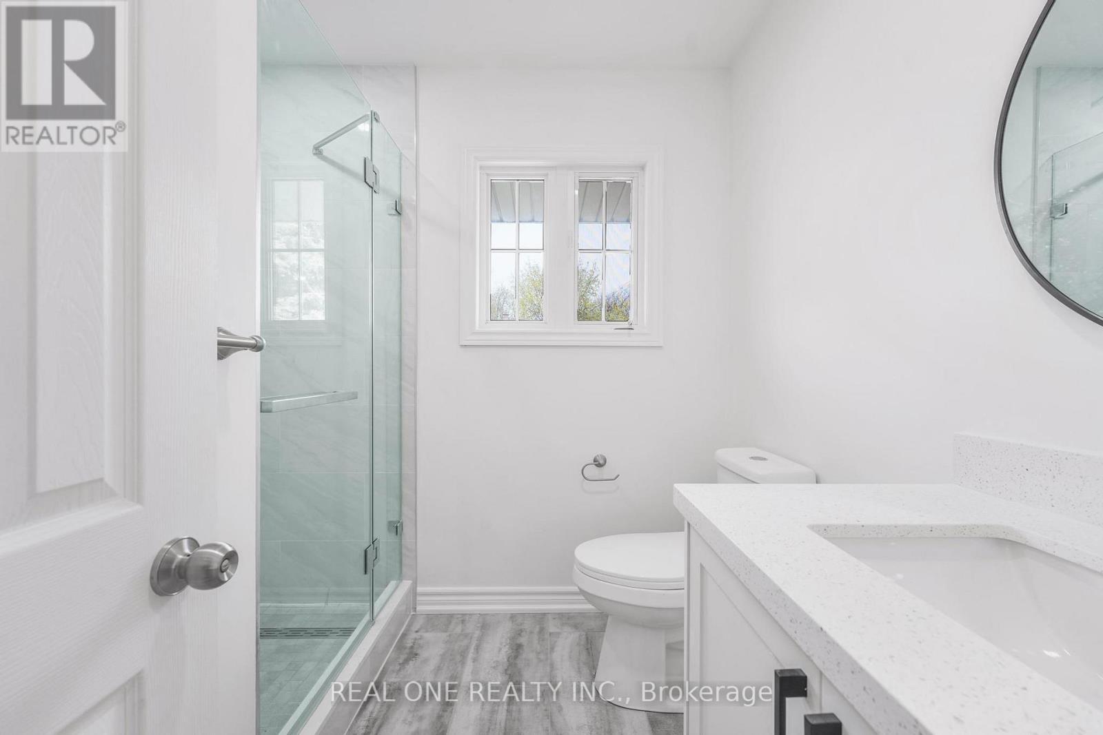 22 Halam Avenue, Hamilton, ON - Indoor Photo Showing Bathroom