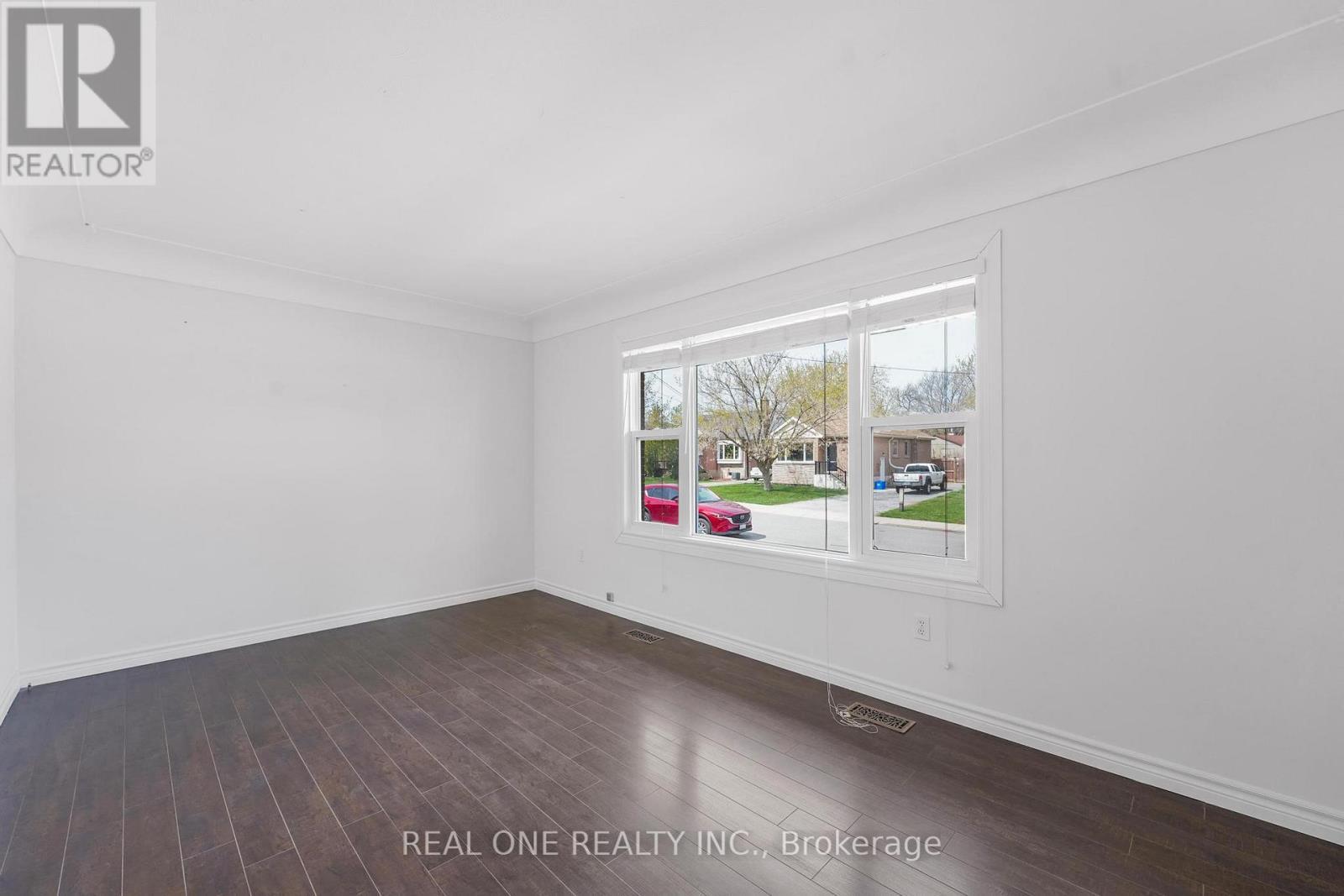 22 Halam Avenue, Hamilton, ON - Indoor Photo Showing Other Room