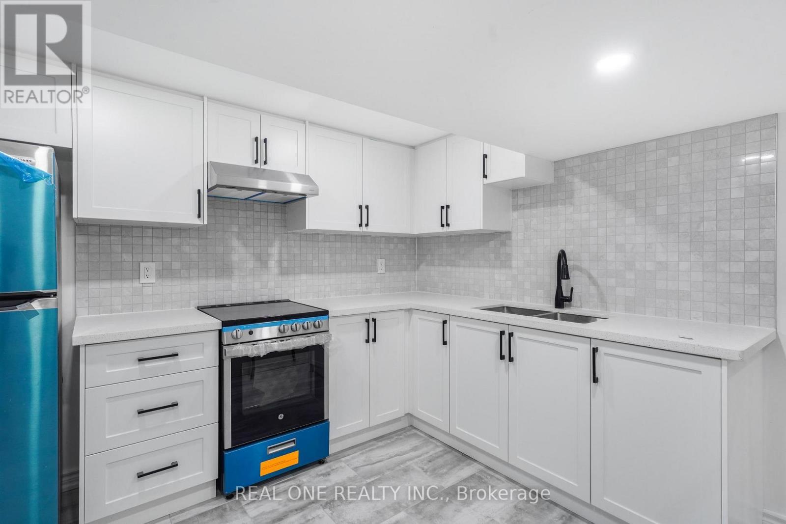 22 Halam Avenue, Hamilton, ON - Indoor Photo Showing Kitchen With Double Sink