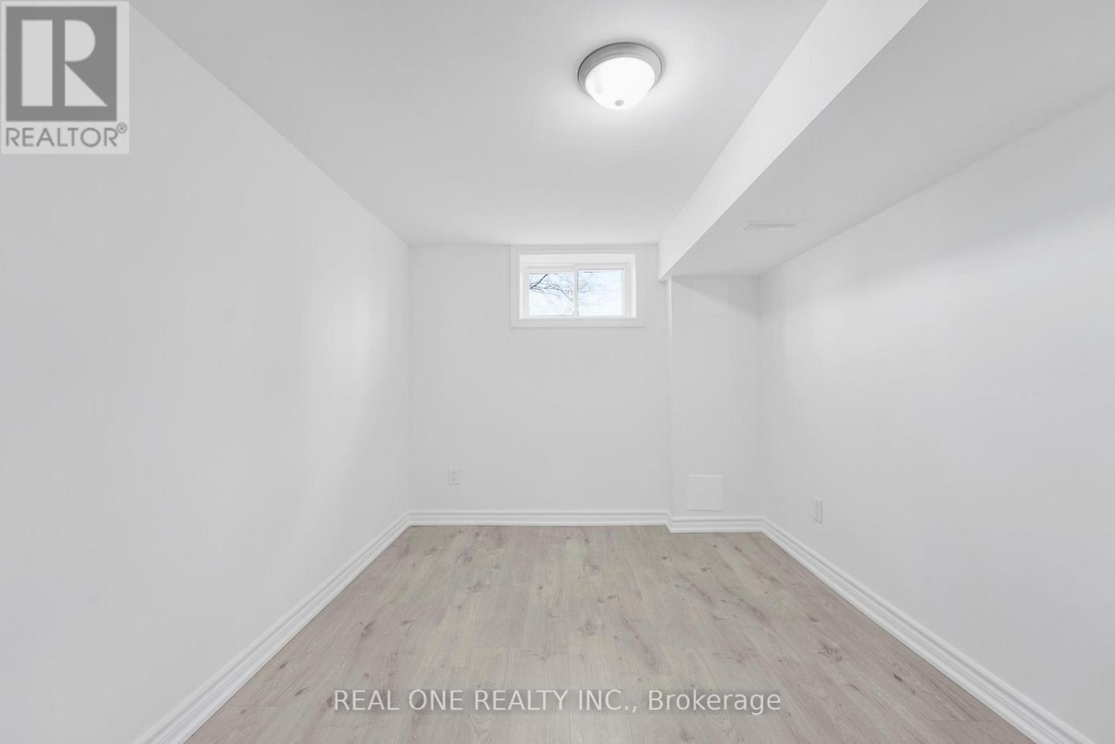 22 Halam Avenue, Hamilton, ON - Indoor Photo Showing Other Room