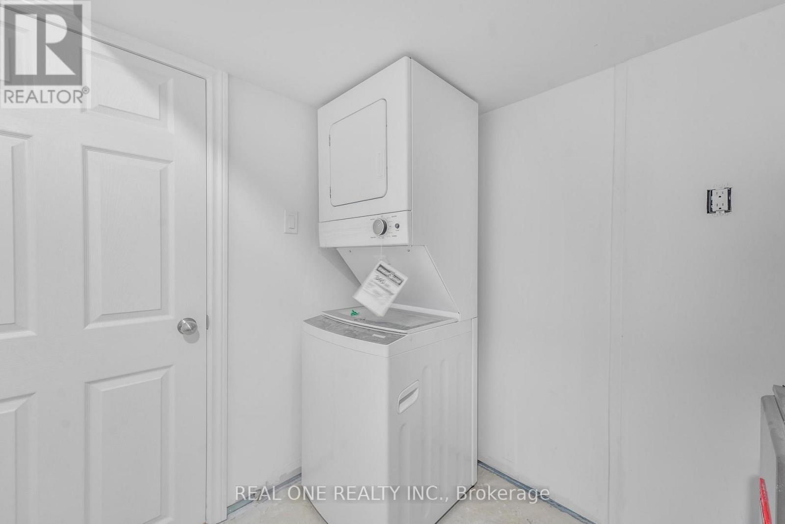 22 Halam Avenue, Hamilton, ON - Indoor Photo Showing Laundry Room