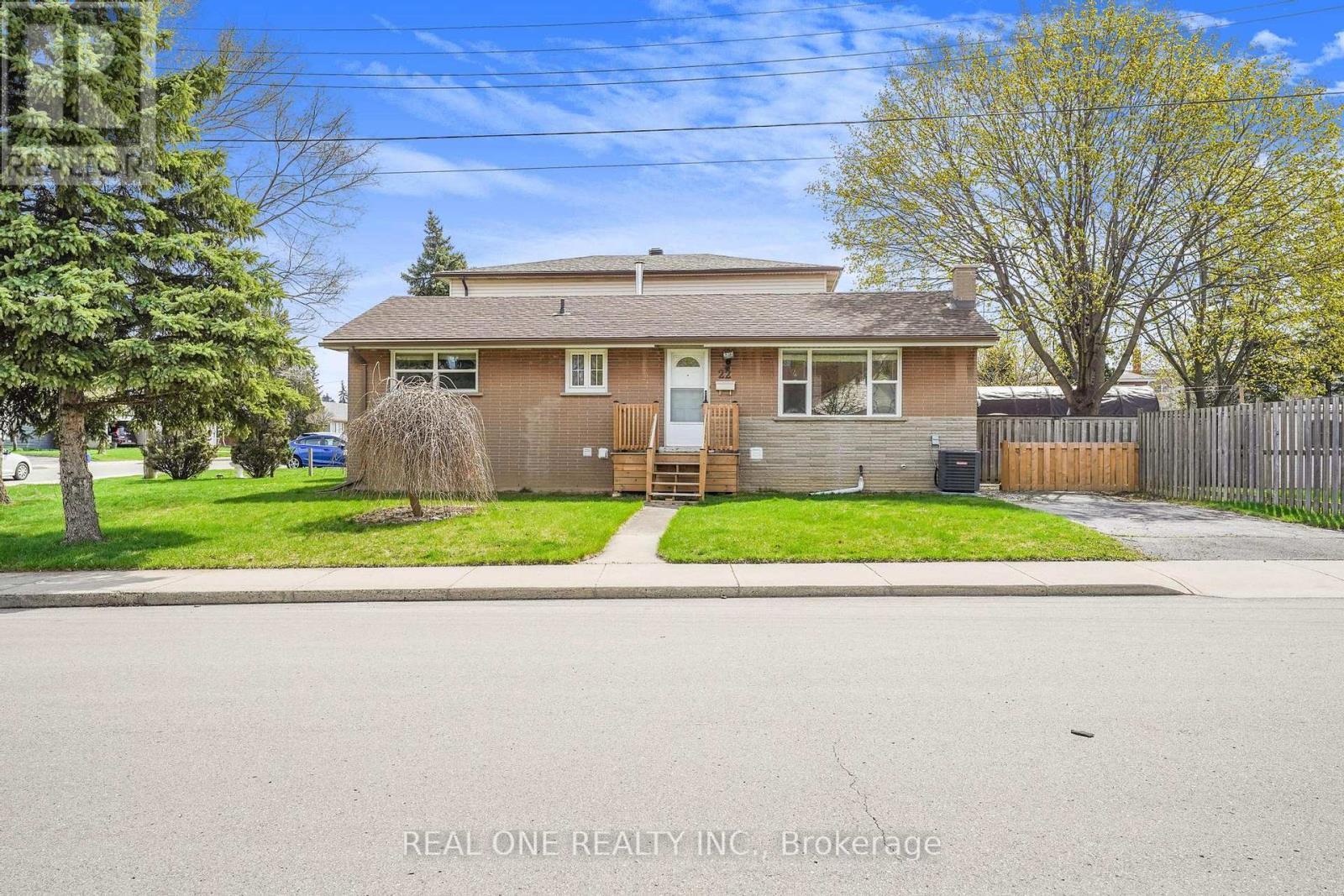 22 Halam Avenue, Hamilton, ON - Outdoor
