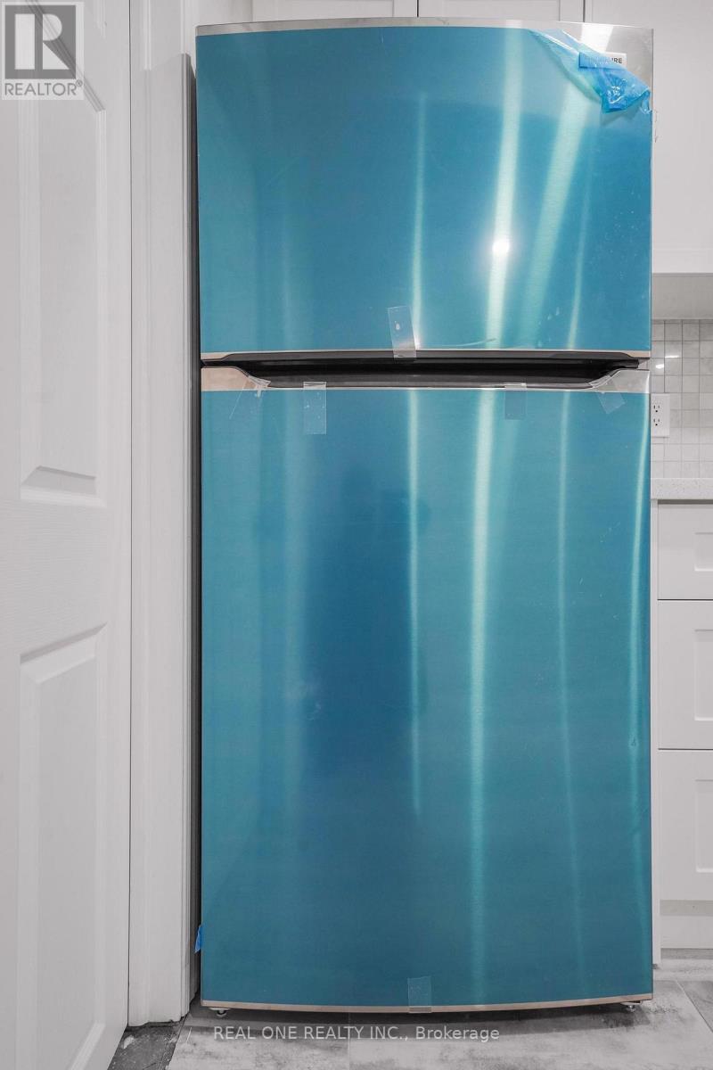 22 Halam Avenue, Hamilton, ON - Indoor Photo Showing Other Room