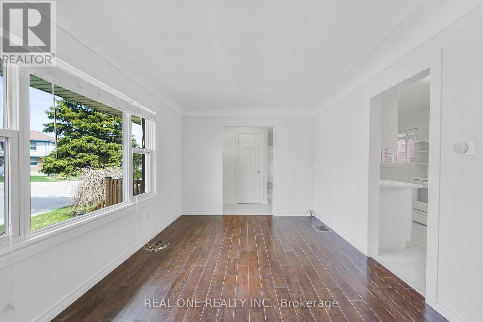 22 Halam Avenue, Hamilton, ON - Indoor Photo Showing Other Room