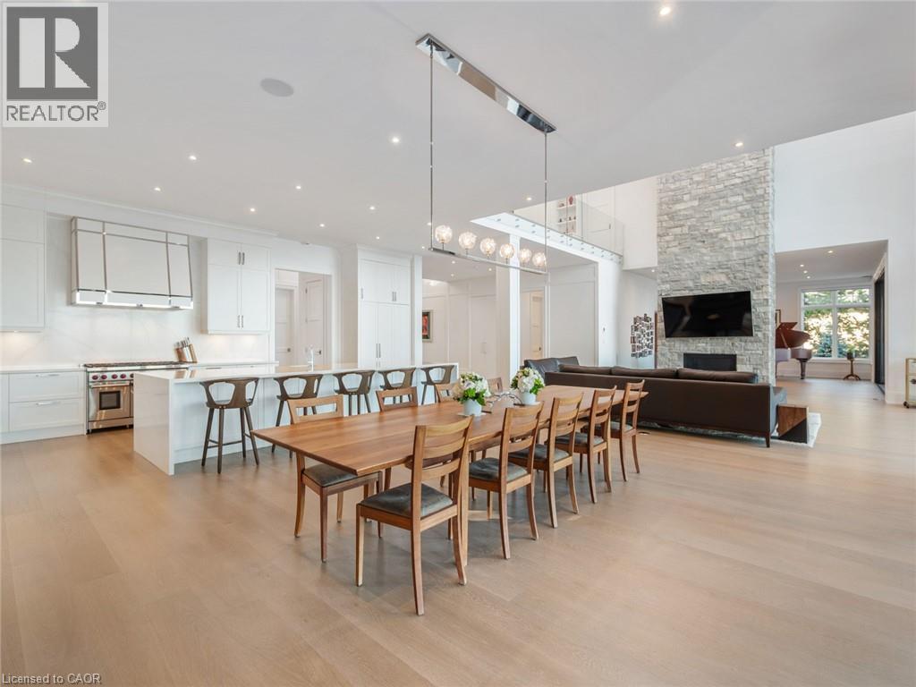 140 Secord Lane, Burlington, ON - Indoor Photo Showing Dining Room