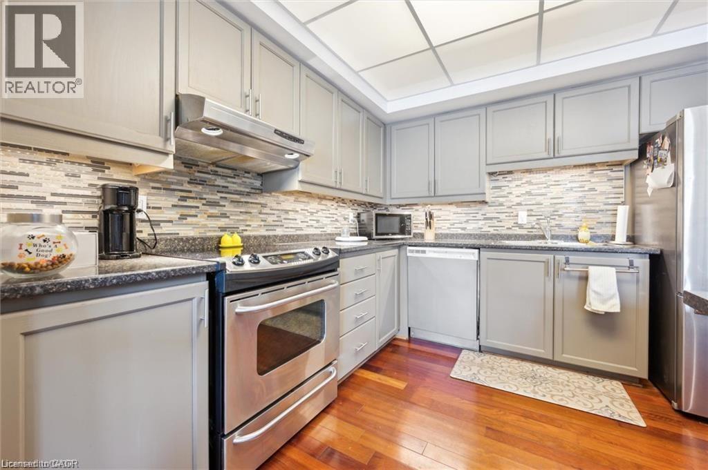 3267 King Street E Unit# 204, Kitchener, ON - Indoor Photo Showing Kitchen With Stainless Steel Kitchen With Upgraded Kitchen